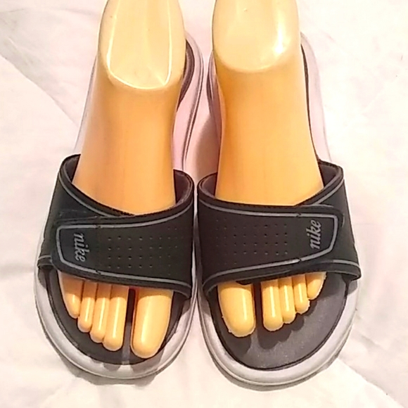 nike women's comfort slides size 8